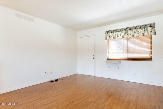 Photo - 4401 N 12th St Unidad 205