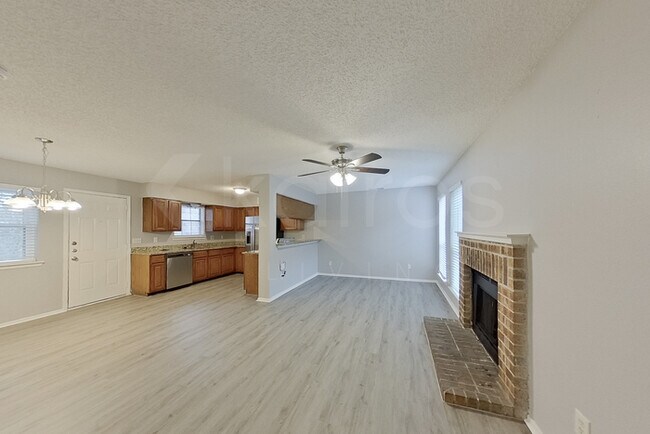 822 Courtenay Pl