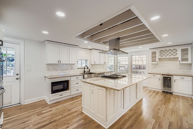 Photo - 30 S Hoyt St