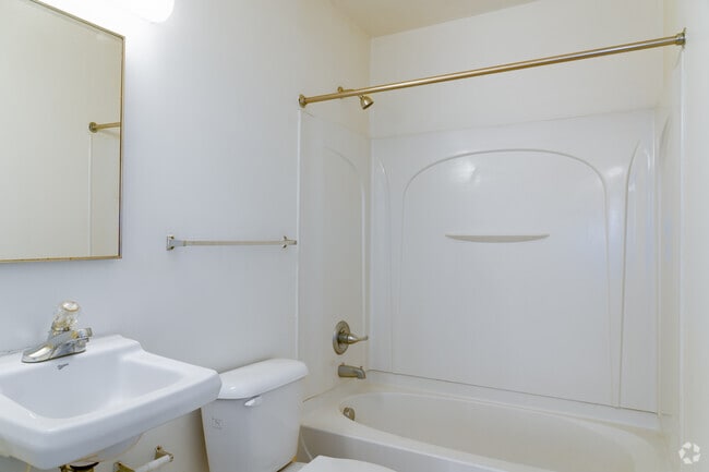 2BR, 1BA - 844 SF - Primary Bedroom