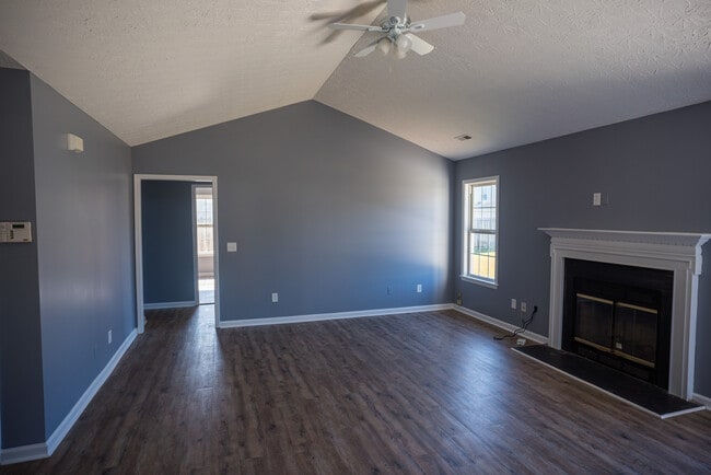 Photo - 1905 Elsie Cir NE