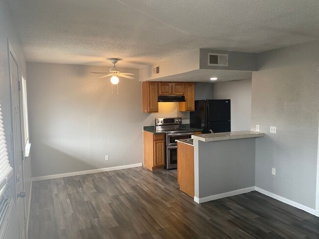 Photo - SPACIOUS ONE BEDROOM APARTMENT Unidad Apt 10