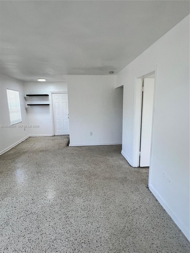 Photo - 1946 NE 167th St Unidad 1
