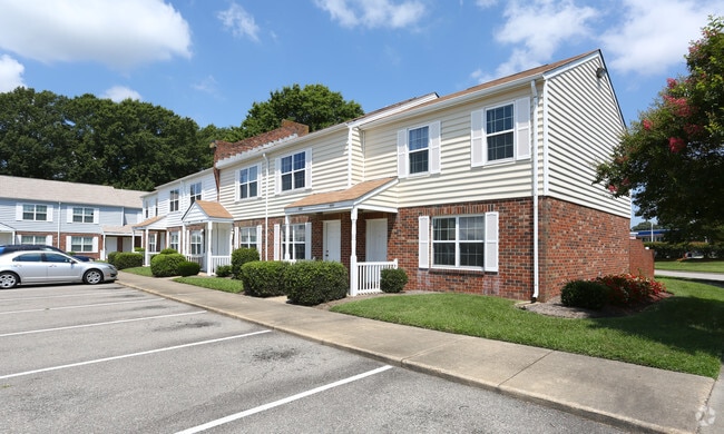 College Square Townhomes Apartments - College Square Townhomes Apartments