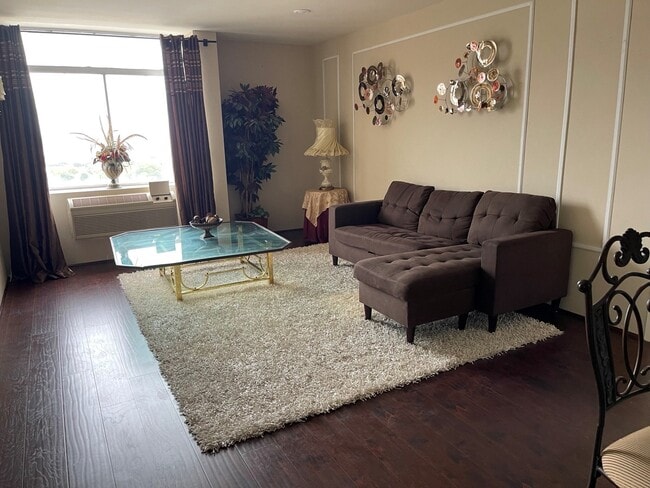 Building Photo - 7510 Hornwood Dr Unit 1407