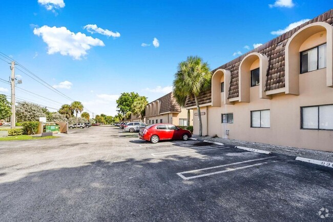 Building Photo - 10936 Royal Palm Blvd Unit 10936 Rental