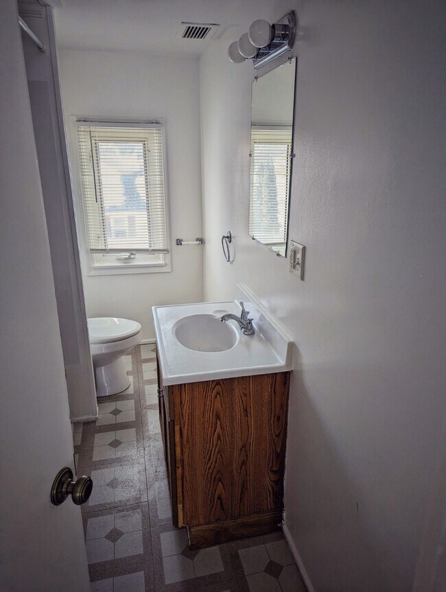 301 Elm St Condo For Rent in Bay City, MI