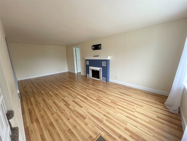Photo - 412 Lyndale Dr