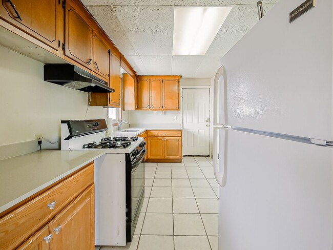 Photo - 1147 E Brockton Ave