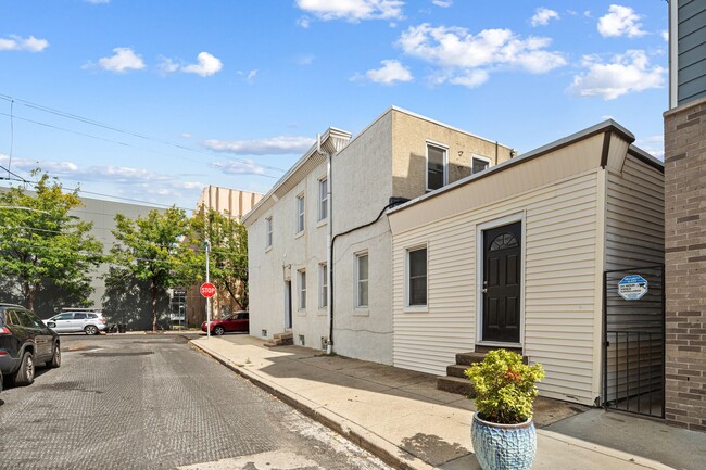 Photo - 2623 Sepviva St