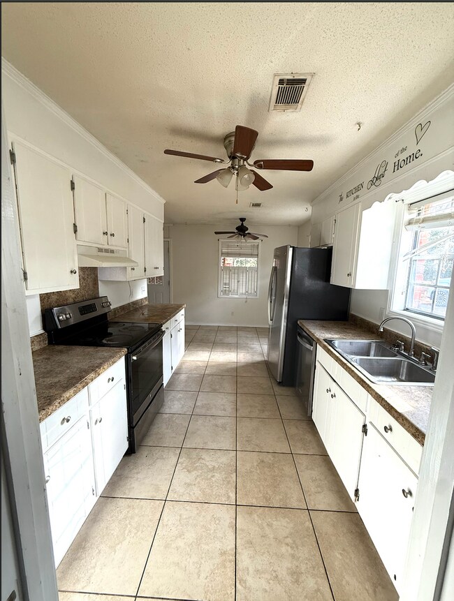 Photo - 3 bedroom 2 bath home located in quiet neighborhood