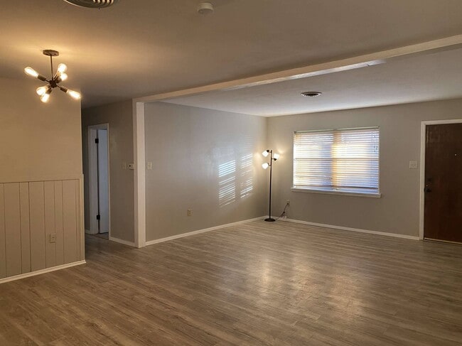 Photo - 4604 Mercedes Dr