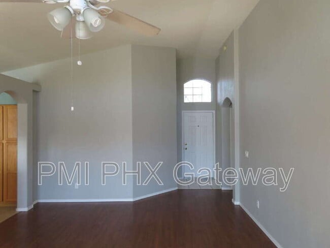 Photo - 1331 W Butler Dr