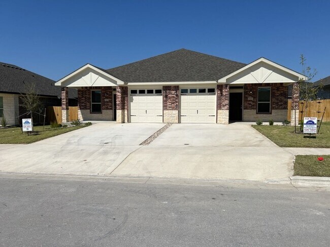 Photo - 5217 Rose Gdn Lp Townhome