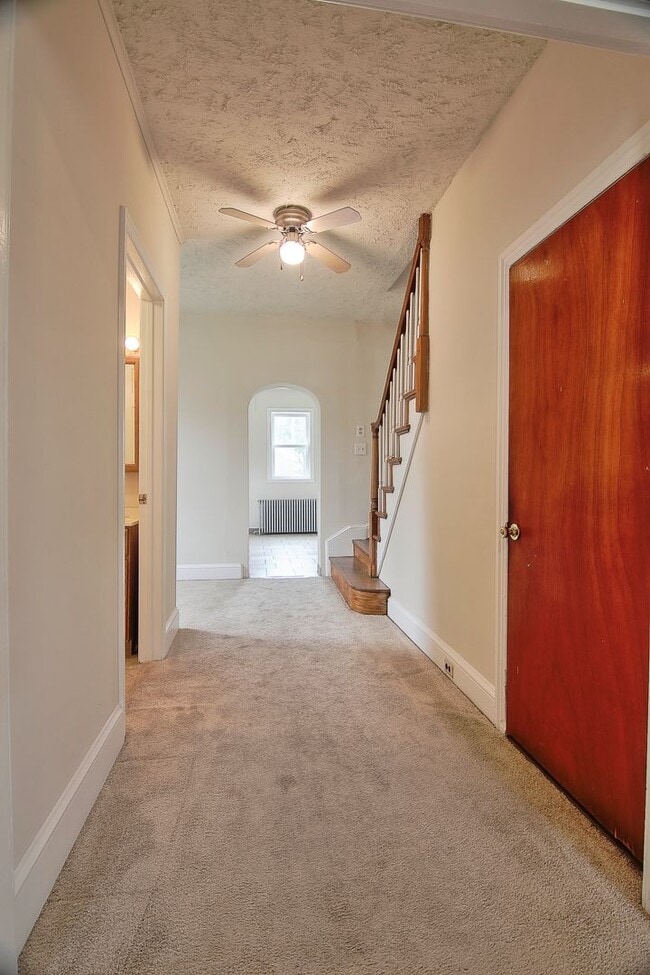 Photo - Spacious 4/5 Bedroom Home for Rent - Avail...