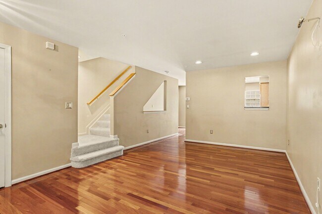 9818 Sherwood Farm Rd