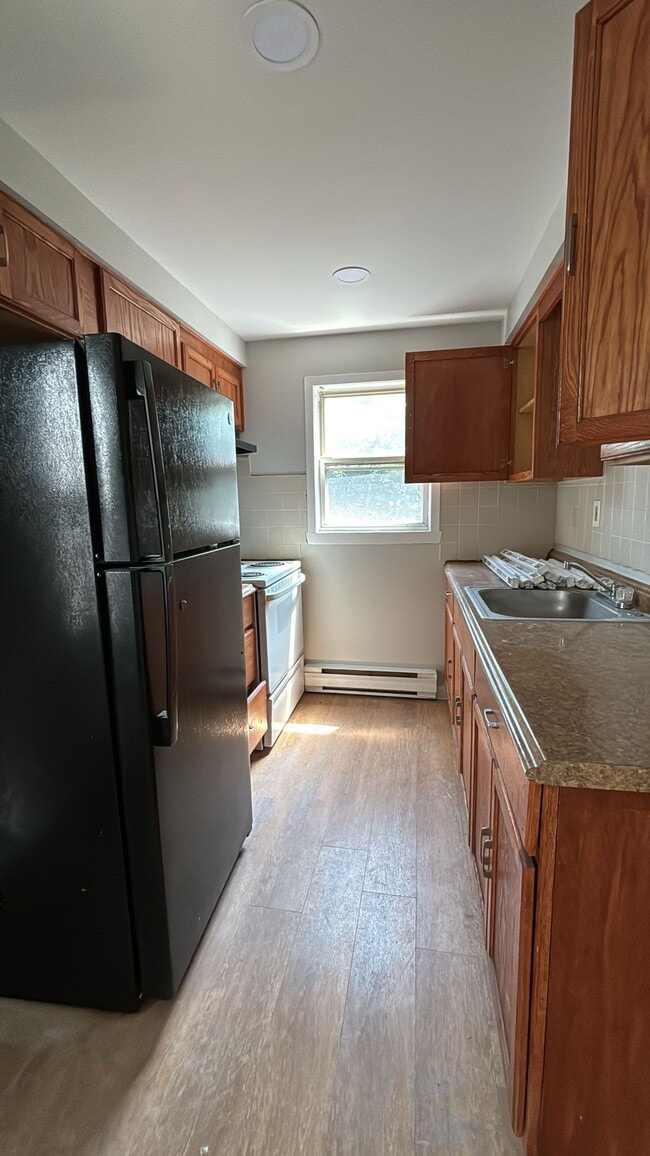 Building Photo - 387 S 6th St Rental