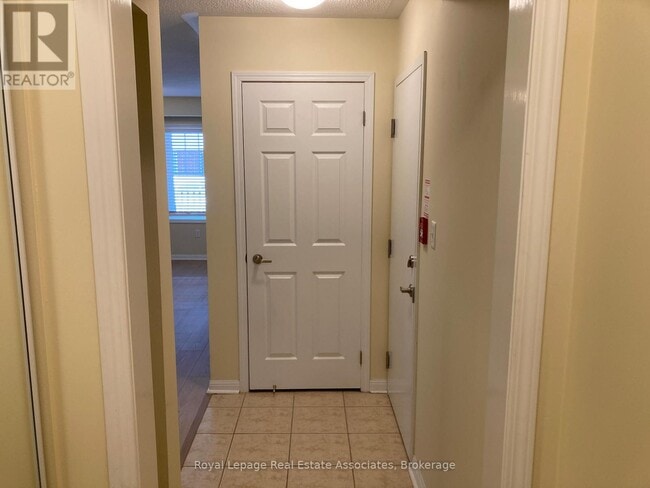 Photo - 730 Neighbourhood Cir