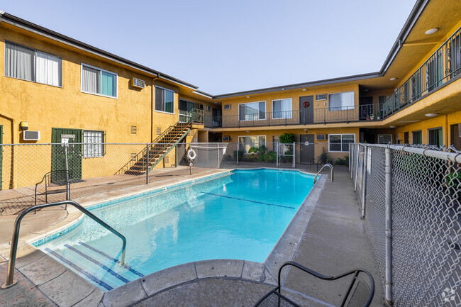 Building Photo - Buckingham Apartments