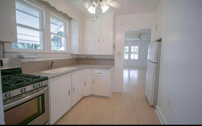 Photo - 1122 SE Lanvale St