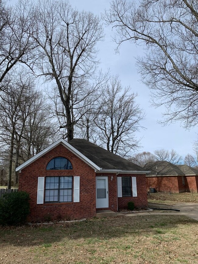 Photo - 2Bed 1 Bath Fenced Backyard!