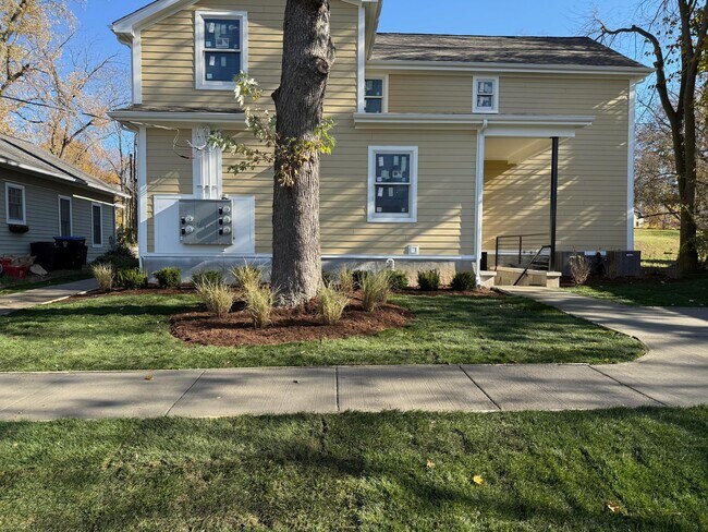 627 N River St Unit 3