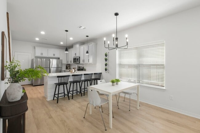 Photo - 228 Richards St