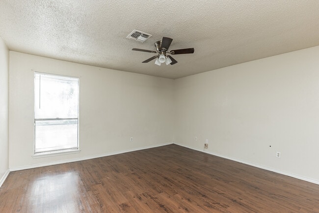 Photo - Vintage Square Apartments, McAllen, TX