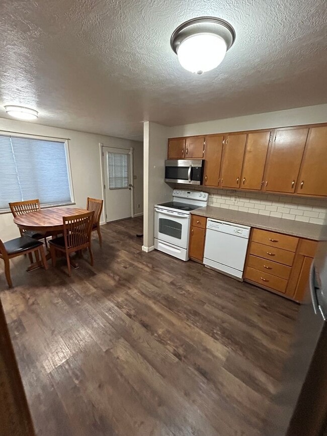 Photo - 223 Glenwood Dr