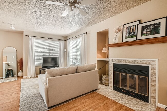 Photo - Beautiful 2 bed 1 bath Condo in Aurora Unit G