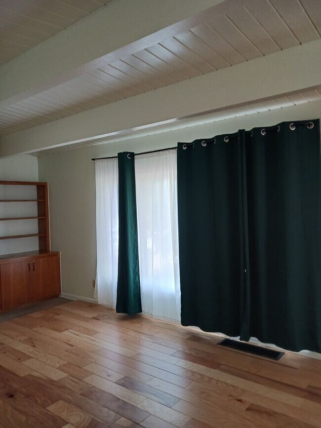 Photo - Duplex for RENT!