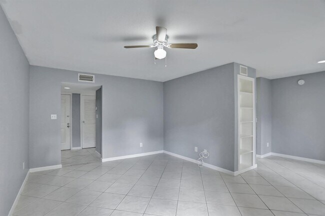 Photo - 899 Riverside Dr Unidad 610