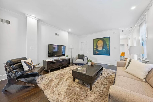 Photo - 854 Summit St