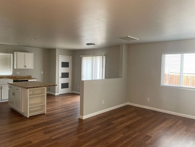 Photo - 7433 Spey Dr