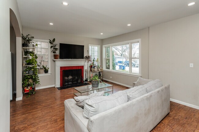 Photo - 9535 S Fairfield Ave Casa