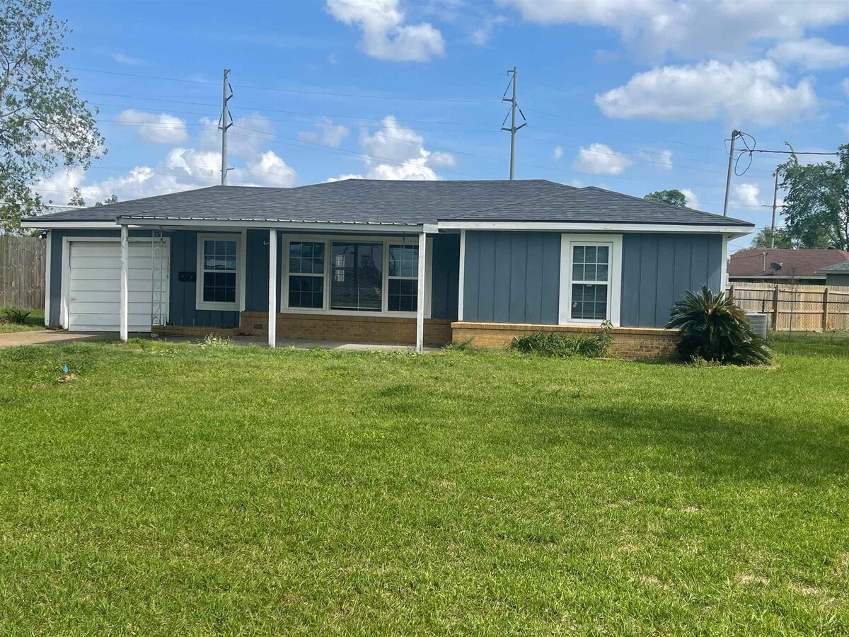 Photo - 1306 Continental Blvd