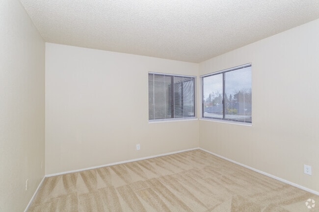 1BR, 1BA - 721 SF