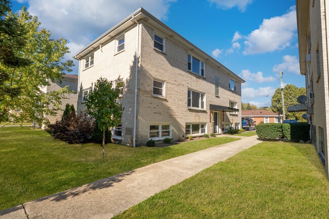 Building Photo - 740 E North Broadway St Unit B