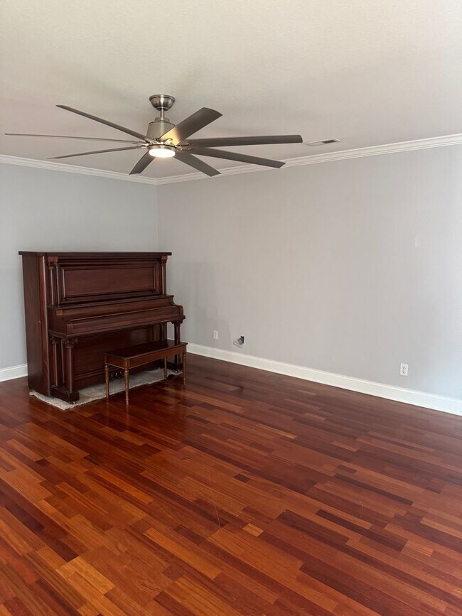 Photo - Maryville 37804 - 4-Bedroom, 2-Bath, 2-Story Condo - Contact Faye Hudson 865-789-3204