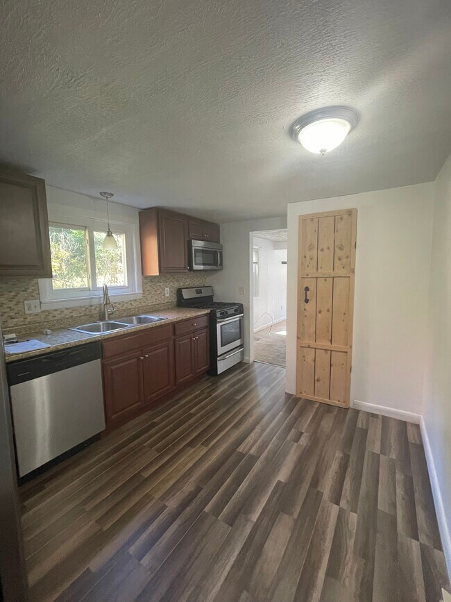 Photo - 438 Borough Rd Unidad Downstairs A