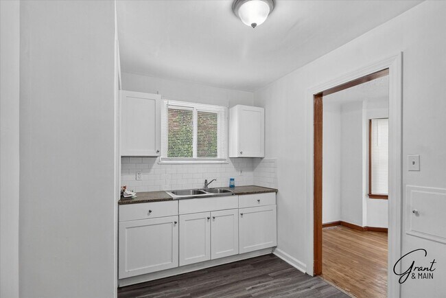 Photo - $1295 - 3 bedroom bungalow