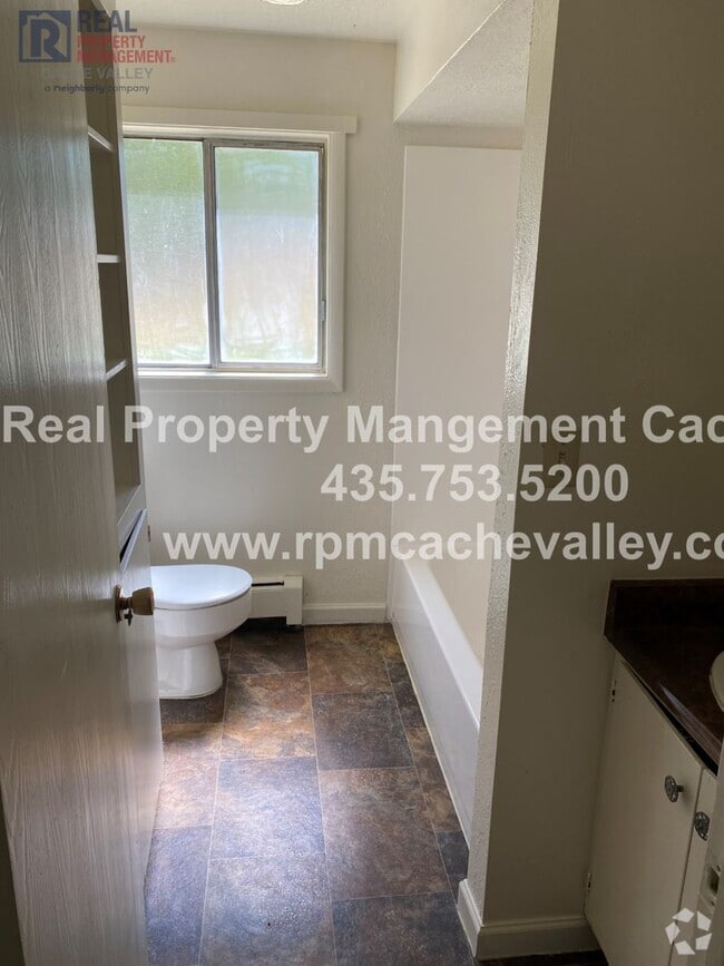 Building Photo - 271 Riverbend Rd Unit 271 Riverbend Rd #5-271 Riverbend Rd #5 Rental