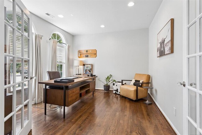112 Yardarm Ct