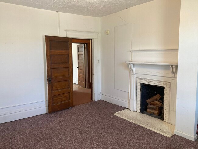 Photo - 212 Grand St