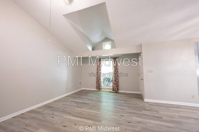 Photo - 120 E King St