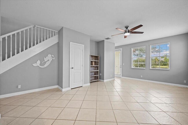 Photo - 647 Castle Dr