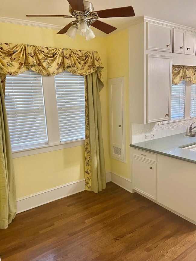 Photo - 654 Linden St