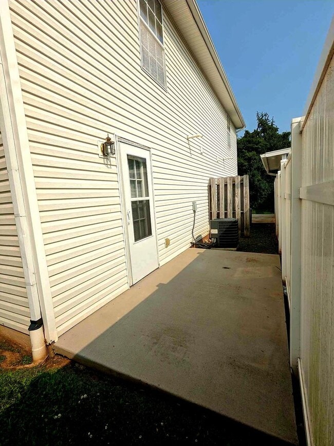 Photo - Updated 2br/1.5ba condo in heart of North Knoxville