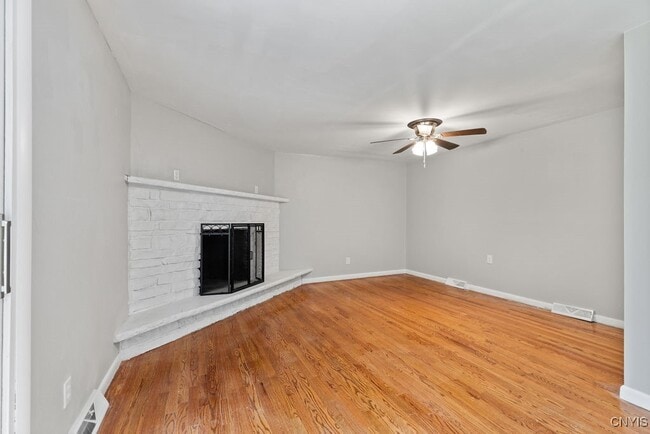 Building Photo - 117 Treeland Cir