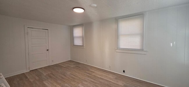 Photo - 305 N Kendall St